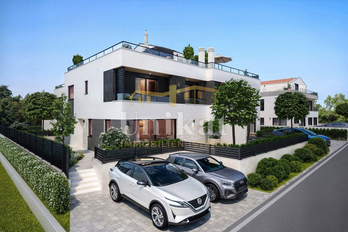 Casa bifamiliare a Poreč, giardino, piscina e terrazza sul tetto